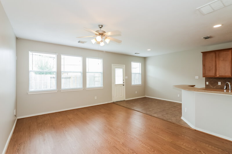 1,805/Mo, 14408 Birch Knoll Ln Houston, TX 77047 Living Room View