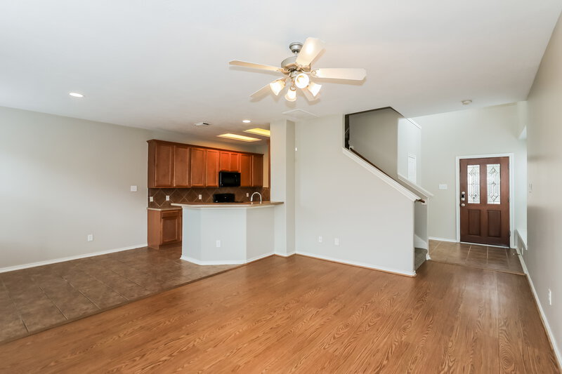 1,805/Mo, 14408 Birch Knoll Ln Houston, TX 77047 Living Room View 2