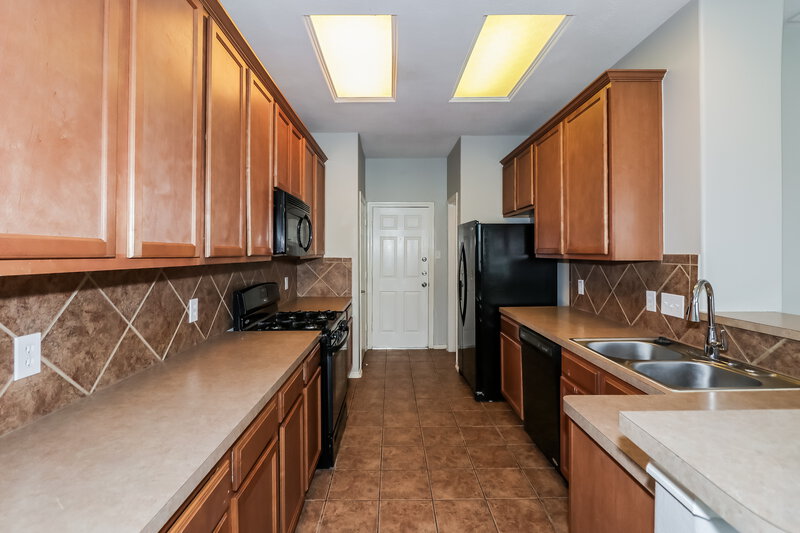 1,805/Mo, 14408 Birch Knoll Ln Houston, TX 77047 Kitchen View