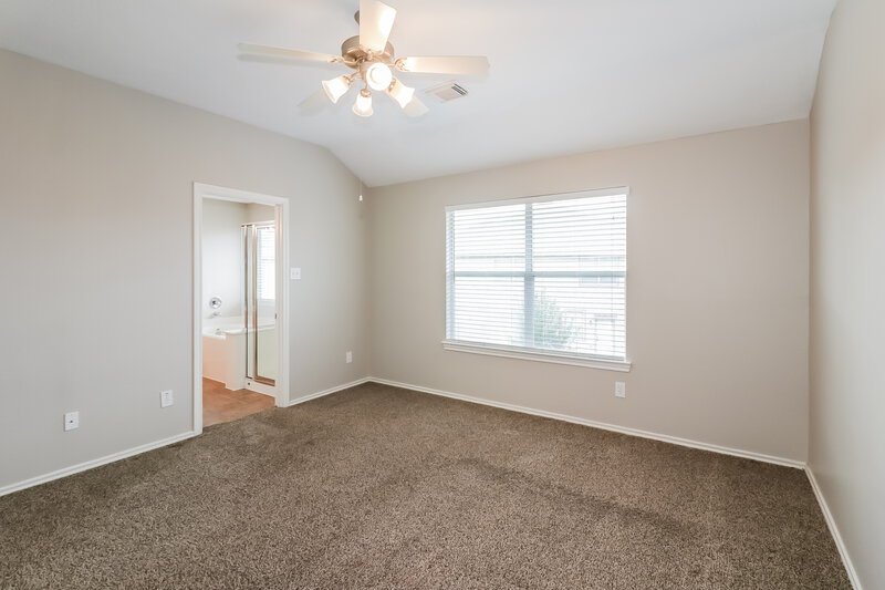 1,805/Mo, 14408 Birch Knoll Ln Houston, TX 77047 Main Bedroom View