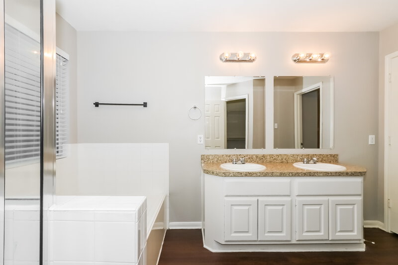 2,100/Mo, 1954 Wood Shadows Dr Missouri City, TX 77489 Bathroom View