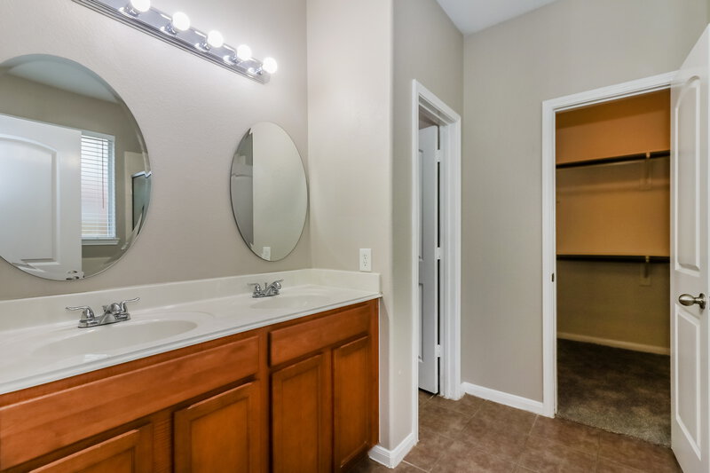 2,315/Mo, 6015 Starbrook Creek Dr Katy, TX 77494 Main Bathroom View