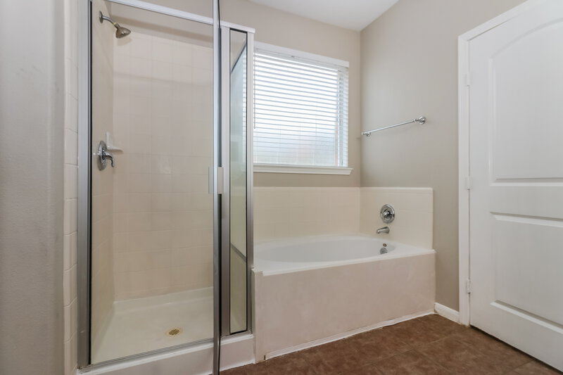 2,315/Mo, 6015 Starbrook Creek Dr Katy, TX 77494 Main Bathroom View 2