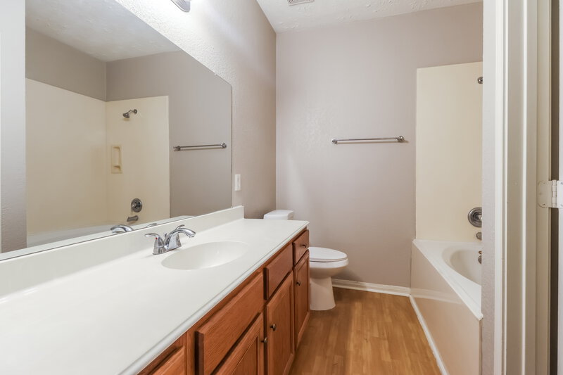 1,935/Mo, 7543 River Pines Dr Cypress, TX 77433 Main Bathroom View