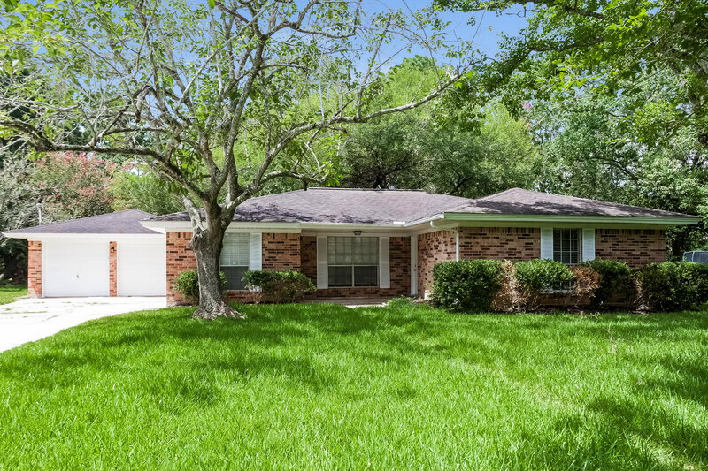0/Mo, 208 Garden Dr Friendswood, TX 77546 External View