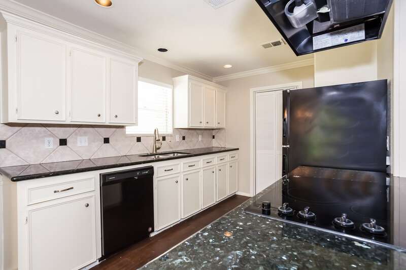 0/Mo, 208 Garden Dr Friendswood, TX 77546 Kitchen View