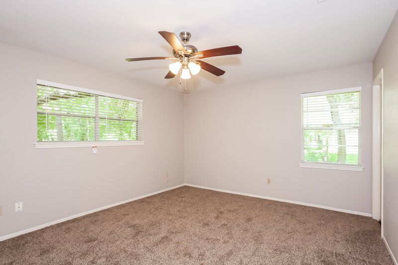 0/Mo, 208 Garden Dr Friendswood, TX 77546 Master Bedroom View 2
