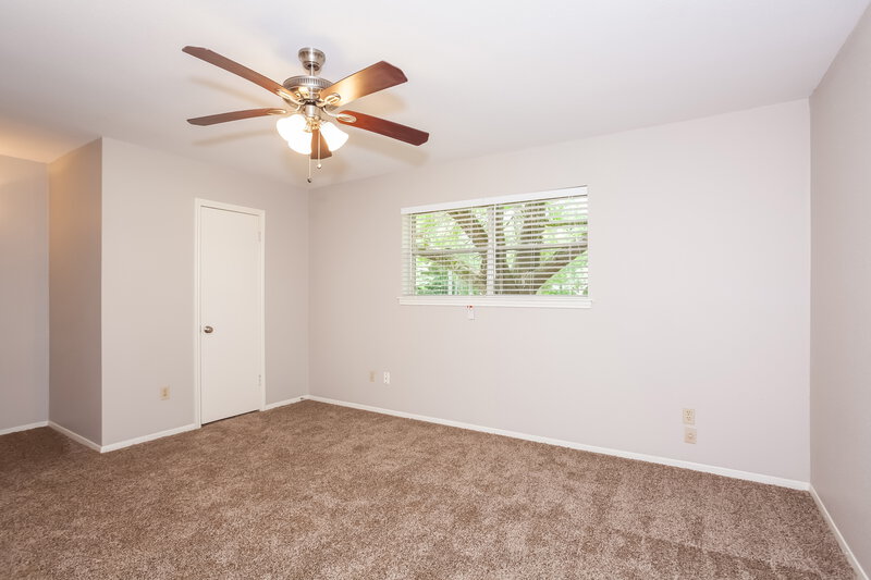 0/Mo, 208 Garden Dr Friendswood, TX 77546 Master Bedroom View 3