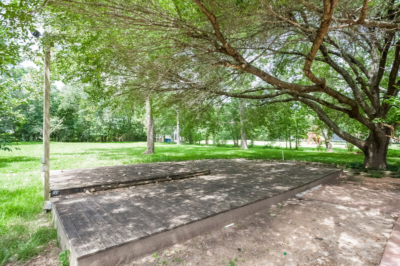 0/Mo, 208 Garden Dr Friendswood, TX 77546 Deck View