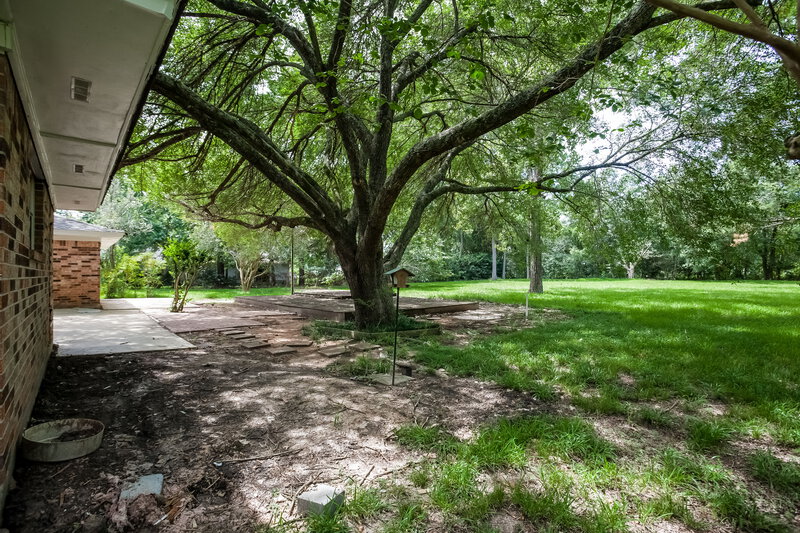 0/Mo, 208 Garden Dr Friendswood, TX 77546 Rear View 3