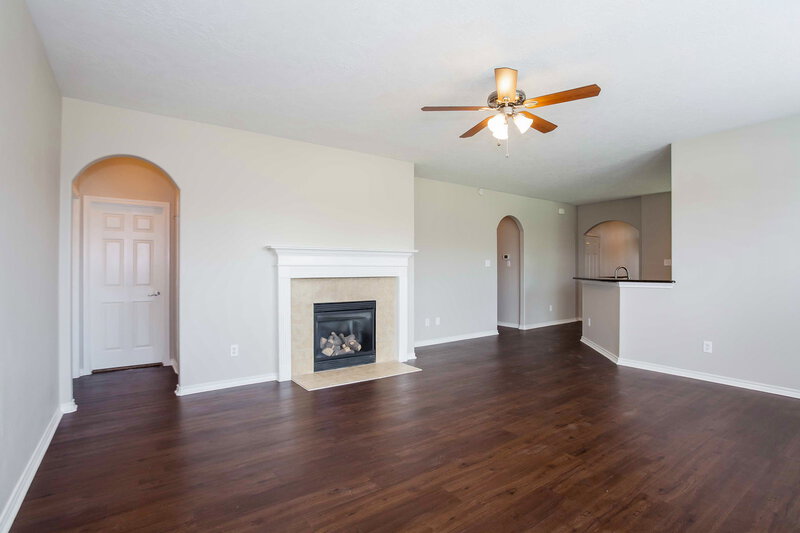 2,130/Mo, 11003 Oasis View Ln Houston, TX 77034 Living Room View 2