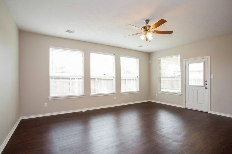 2,130/Mo, 11003 Oasis View Ln Houston, TX 77034 Living Room View 3