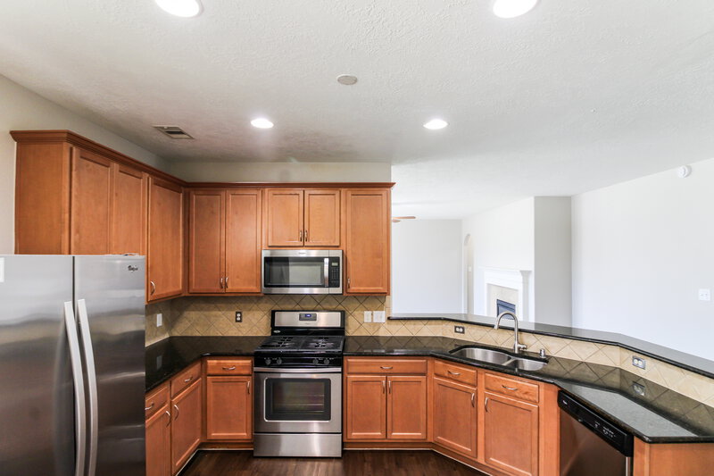 2,150/Mo, 11003 Oasis View Ln Houston, TX 77034 Kitchen View