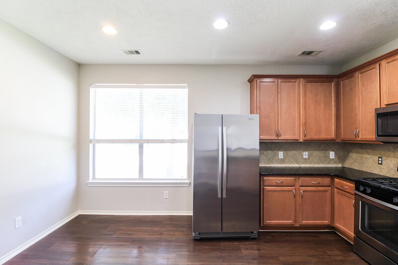 2,150/Mo, 11003 Oasis View Ln Houston, TX 77034 Kitchen View 2