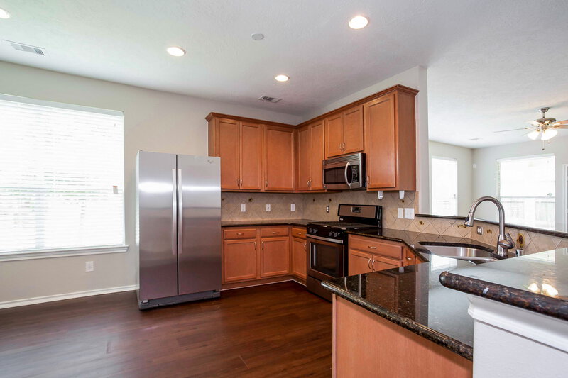 2,130/Mo, 11003 Oasis View Ln Houston, TX 77034 Kitchen View 2