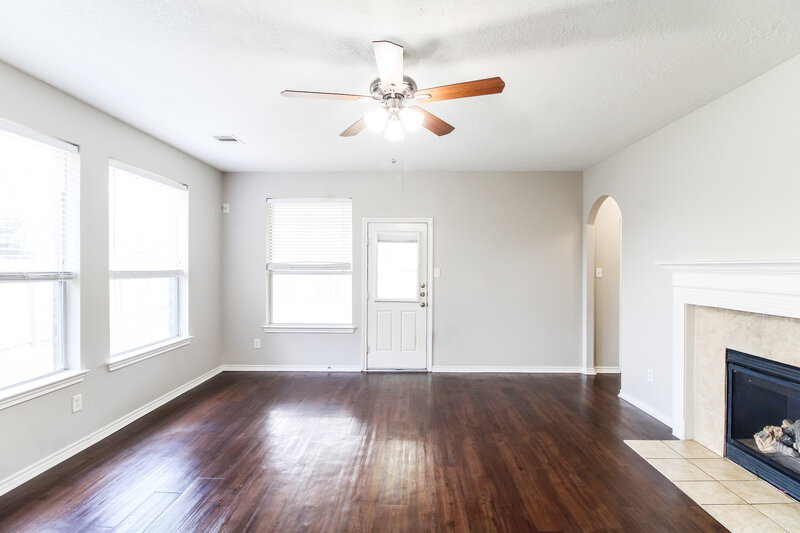2,150/Mo, 11003 Oasis View Ln Houston, TX 77034 Family Room View 2