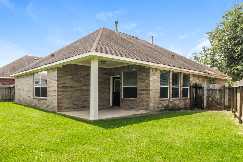 2,150/Mo, 11003 Oasis View Ln Houston, TX 77034 Rear View