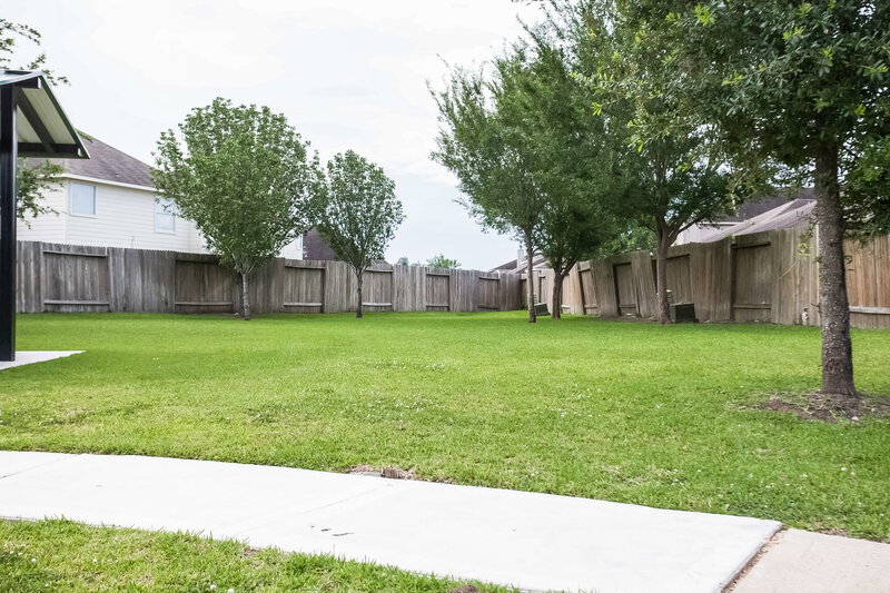 2,130/Mo, 11003 Oasis View Ln Houston, TX 77034 Exterior View