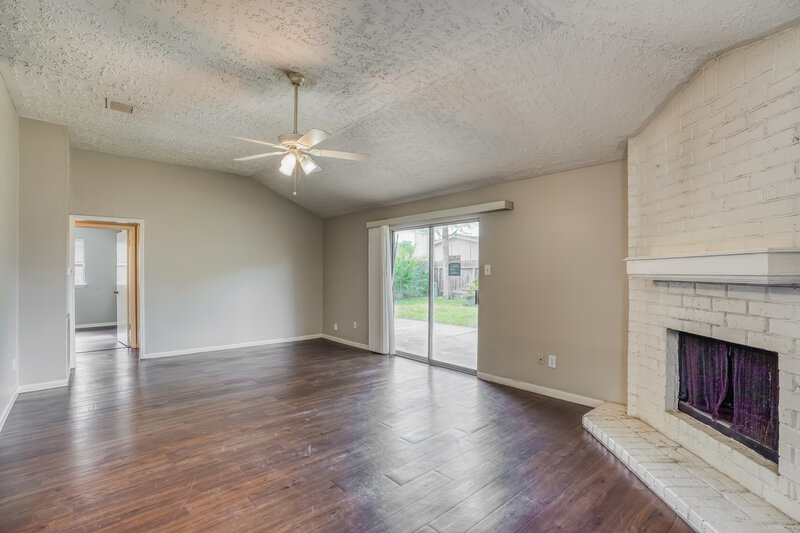 1,790/Mo, 20070 N Navaho Trl Katy, TX 77449 Living Room View 2
