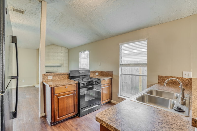 1,790/Mo, 20070 N Navaho Trl Katy, TX 77449 Kitchen View