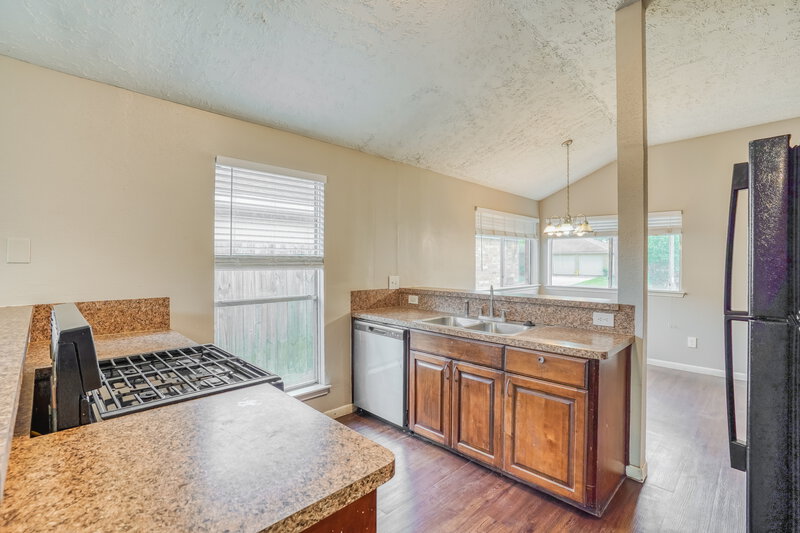 1,790/Mo, 20070 N Navaho Trl Katy, TX 77449 Kitchen View 2