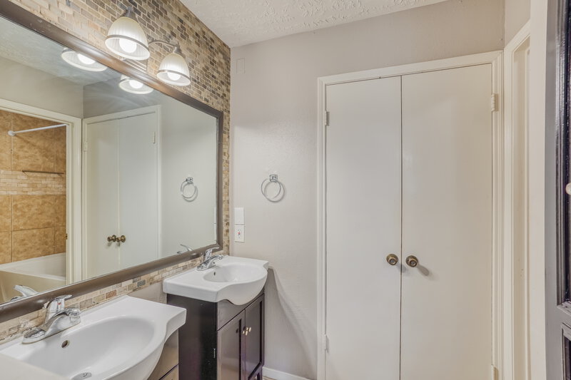 1,790/Mo, 20070 N Navaho Trl Katy, TX 77449 Main Bathroom View