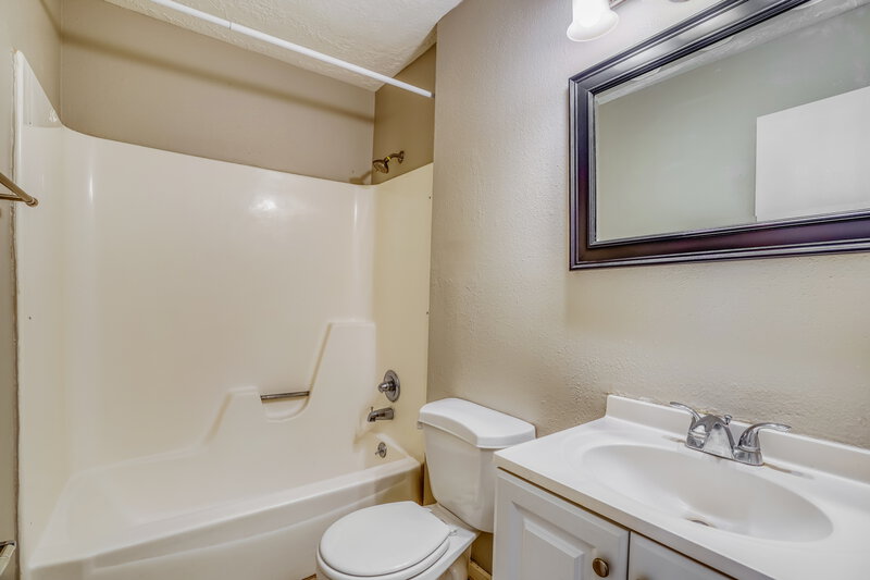 1,790/Mo, 20070 N Navaho Trl Katy, TX 77449 Bathroom View