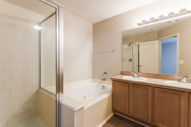 1,685/Mo, 614 Cypresswood Trce Spring, TX 77373 Main Bathroom View