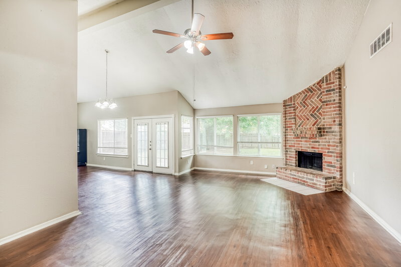 1,885/Mo, 3002 Sherborne St Pearland, TX 77584 Living Room View