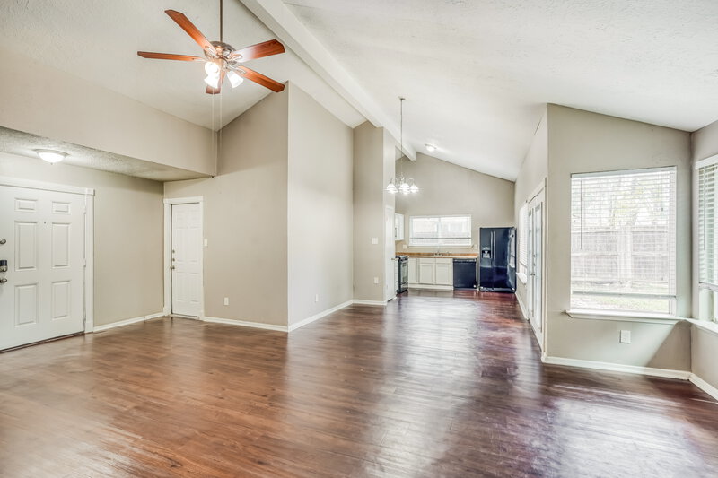 1,885/Mo, 3002 Sherborne St Pearland, TX 77584 Living Room View 2