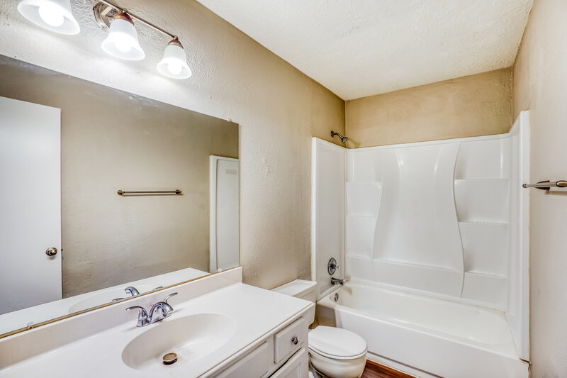 1,885/Mo, 3002 Sherborne St Pearland, TX 77584 Bathroom View