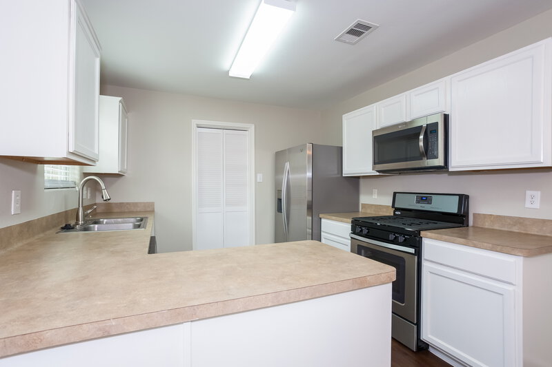 1,975/Mo, 12719 Rio Brazos St Rosharon, TX 77583 Kitchen View