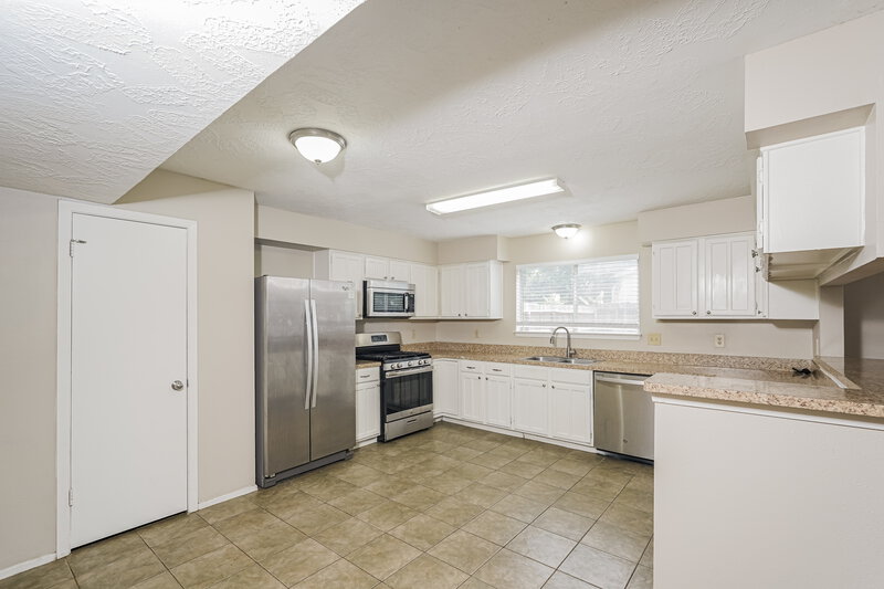 1,885/Mo, 7402 Misty Morning Dr Humble, TX 77346 Kitchen View