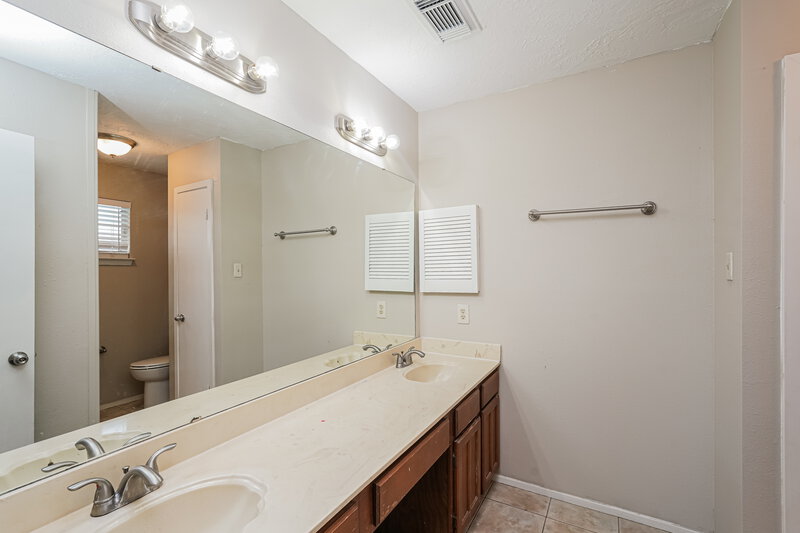 1,885/Mo, 7402 Misty Morning Dr Humble, TX 77346 Main Bathroom View