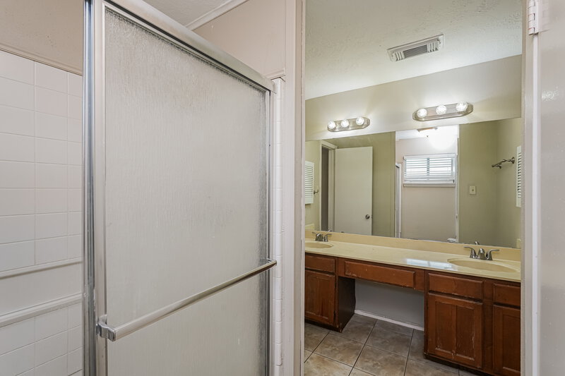 1,885/Mo, 7402 Misty Morning Dr Humble, TX 77346 Main Bathroom View 2
