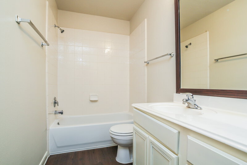 2,160/Mo, 14819 Olde Manor Ln Houston, TX 77068 photobathroom View 2