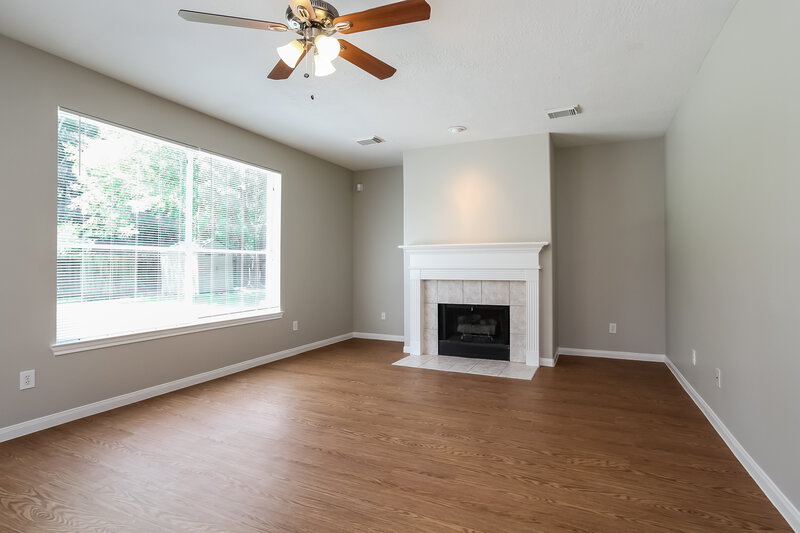 2,815/Mo, 20602 Carmine Oak Ct Humble, TX 77346 Living Room View 2