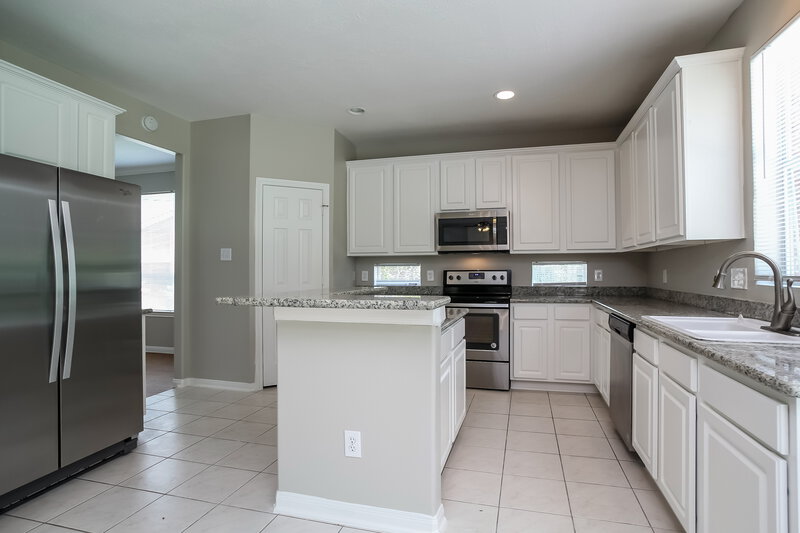 2,815/Mo, 20602 Carmine Oak Ct Humble, TX 77346 Kitchen View 2