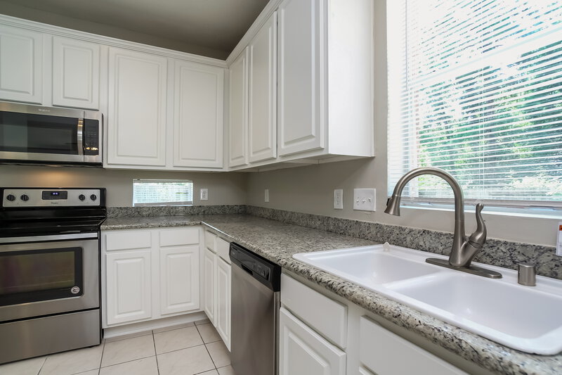 2,815/Mo, 20602 Carmine Oak Ct Humble, TX 77346 Kitchen View 3