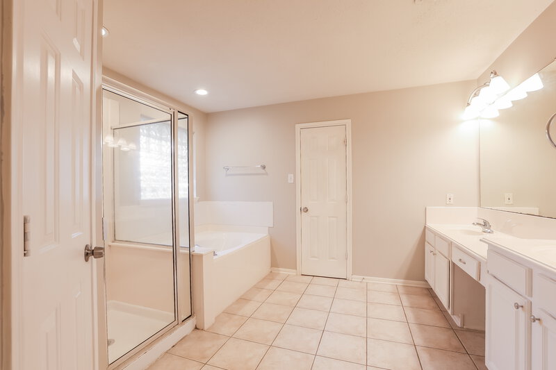1,940/Mo, 20618 Water Point Trl Humble, TX 77346 Main Bathroom View