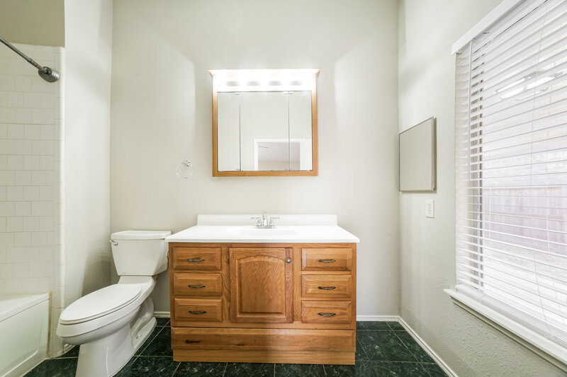 1,890/Mo, 17219 Harmony Hill Dr Spring, TX 77379 Main Bathroom View