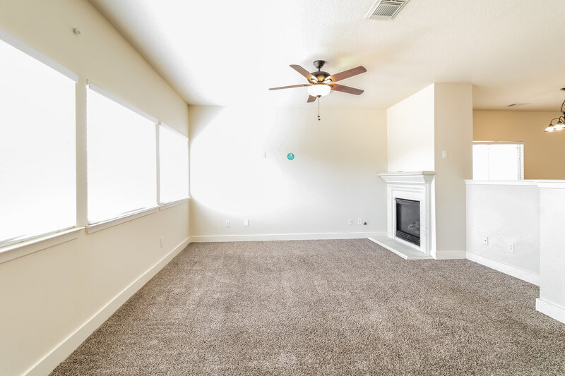 2,205/Mo, 7434 Rabbitt Rdg Missouri City, TX 77459 Living Room View