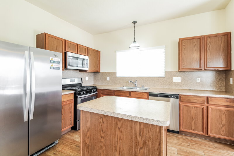 2,205/Mo, 7434 Rabbitt Rdg Missouri City, TX 77459 Kitchen View