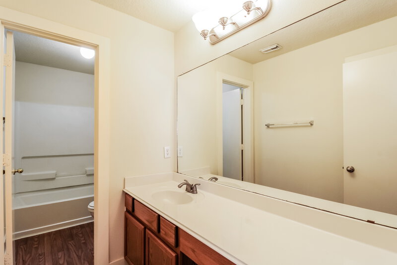 2,205/Mo, 7434 Rabbitt Rdg Missouri City, TX 77459 Main Bathroom View