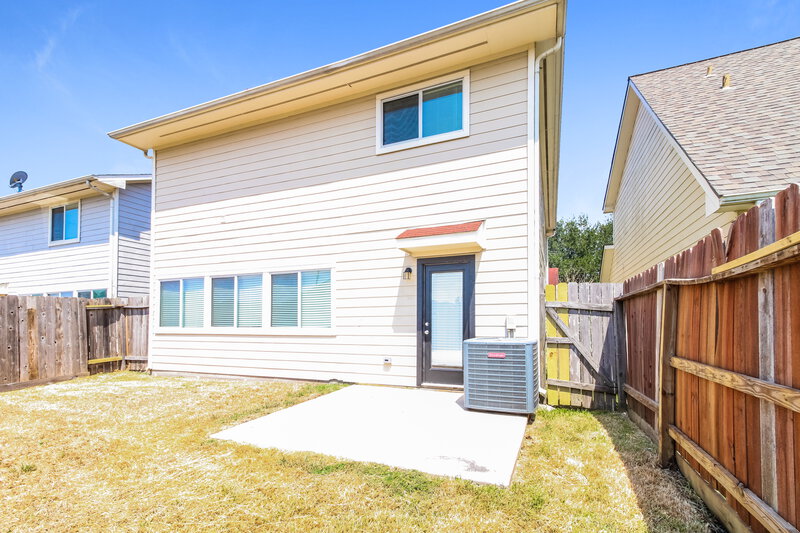 2,205/Mo, 7434 Rabbitt Rdg Missouri City, TX 77459 Rear View