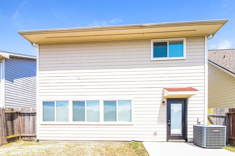 2,205/Mo, 7434 Rabbitt Rdg Missouri City, TX 77459 Rear View 2