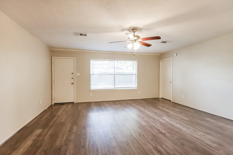 2,035/Mo, 18718 Cleeve Close Humble, TX 77346 Living Room View