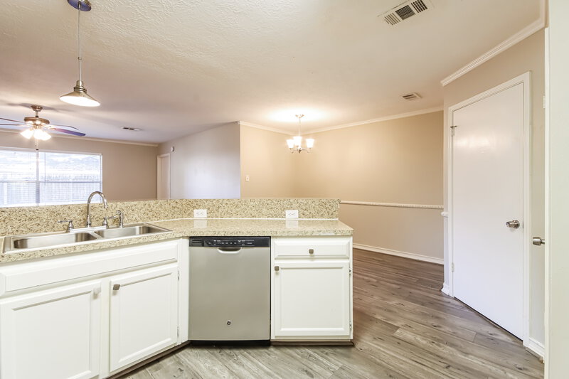 2,035/Mo, 18718 Cleeve Close Humble, TX 77346 Kitchen View