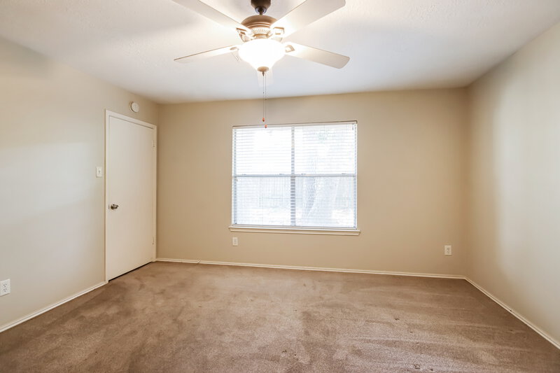 2,035/Mo, 18718 Cleeve Close Humble, TX 77346 Main Bedroom View 2