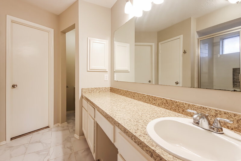2,035/Mo, 18718 Cleeve Close Humble, TX 77346 Main Bathroom View